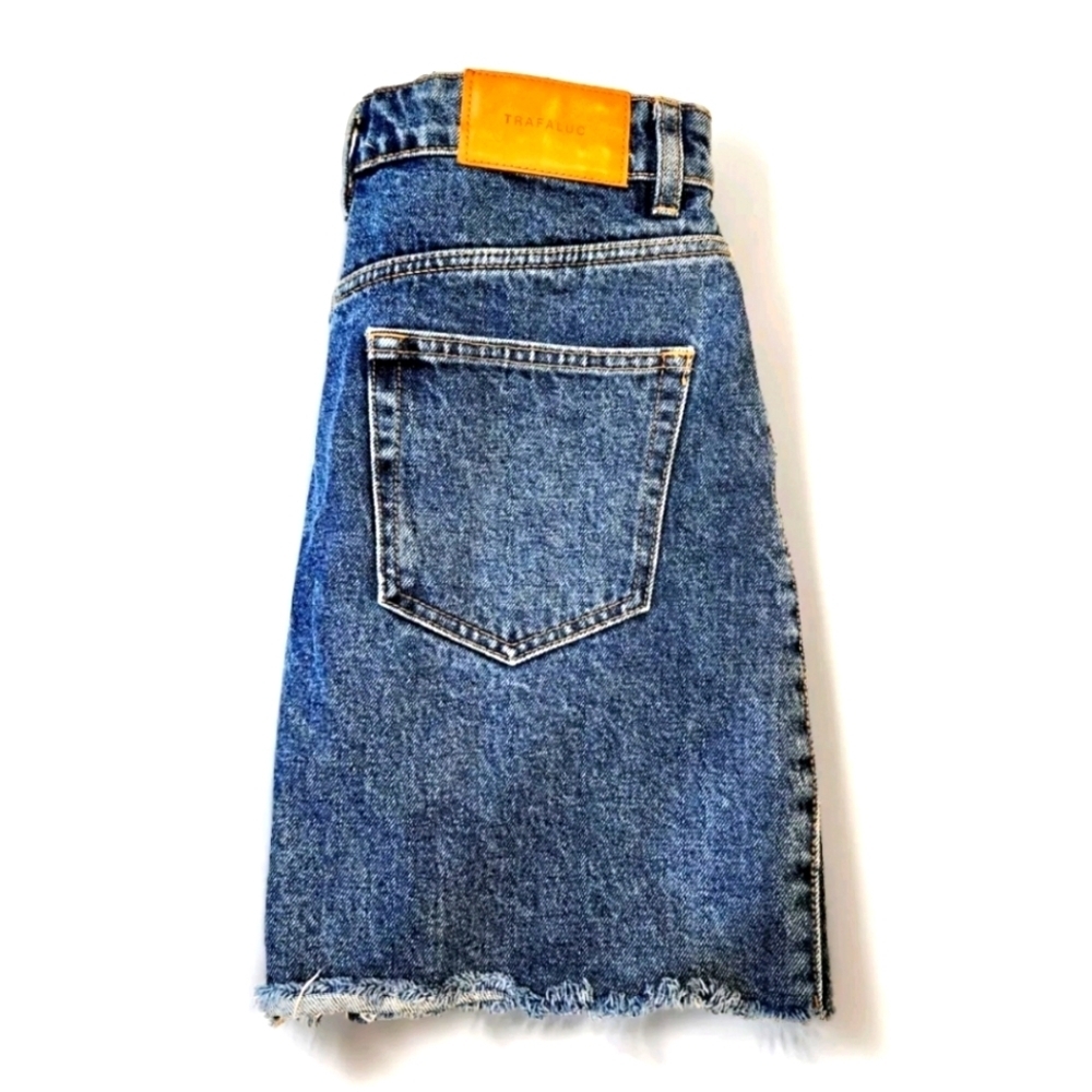 ZARA Trafaluc Denim Blue Jean Mini Skirt ~ Size Small ~ Fringed Hemline 5DJ14M - Picture 2 of 4